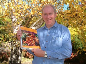 NSW DPI scientist Dr Shane Hetherington says the timely release of the new ‘Integrated Pest and Disease Management for Australian Summerfruit’ manual this autumn will benefit stone fruit production throughout the country’s fruit growing regions.